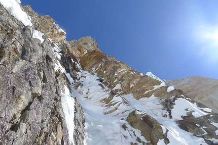 Cerro Adela Norte, Patagonia - Dani Ascaso, Lise Billon, Santiago Padros e Jérôme Sullivan durante la prima salita di Balas y Chocolate (900m, ED+), Cerro Adela Norte, Patagonia