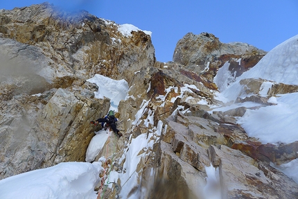 Cerro Adela Norte, Patagonia - Dani Ascaso, Lise Billon, Santiago Padros e Jérôme Sullivan durante la prima salita di Balas y Chocolate (900m, ED+), Cerro Adela Norte, Patagonia