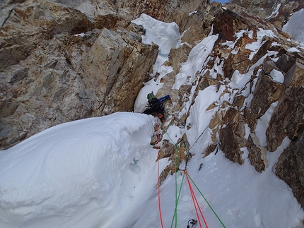 Cerro Adela Norte, Patagonia - Dani Ascaso, Lise Billon, Santiago Padros e Jérôme Sullivan durante la prima salita di Balas y Chocolate (900m, ED+), Cerro Adela Norte, Patagonia