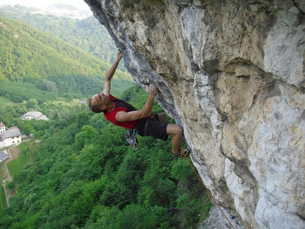 Dino Lagni - Dino Lagni carrying out the first repeat of SuperAle 8c+ at Covolo, Italy