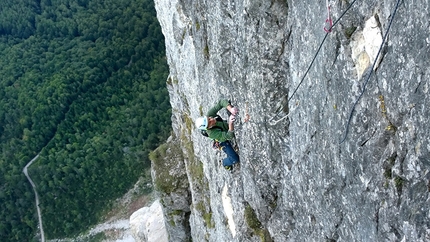 Monte Macaion, Oliver Renzler - Olli's Meisterwerk (500m, 7b), Monte Macaion: Roland Mittersteiner sale gli ultimi metri della via