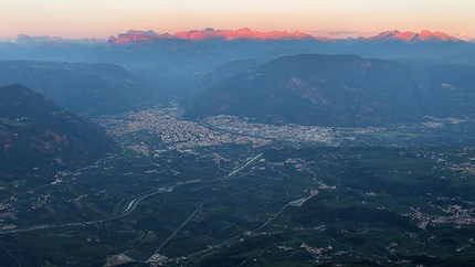 Monte Macaion, Oliver Renzler - Olli's Meisterwerk (500m, 7b), Monte Macaion: tramonto sul Catinaccio dal Macaion