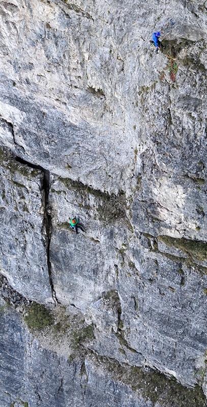 Monte Macaion, Oliver Renzler - Olli's Meisterwerk (500m, 7b), Monte Macaion: Adam Holzknecht e Stefan Mayr, fessura difficile nel quart'ultimo tiro
