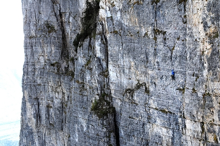 Monte Macaion, Oliver Renzler - Olli's Meisterwerk (500m, 7b), Monte Macaion: Adam Holzknecht, un bel 6c+ alla sosta del penultimo tiro