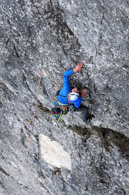 Monte Macaion, Oliver Renzler - Olli's Meisterwerk (500m, 7b), Monte Macaion: ancora 10 metri e la prima a-vista va ad Adam Holzknecht
