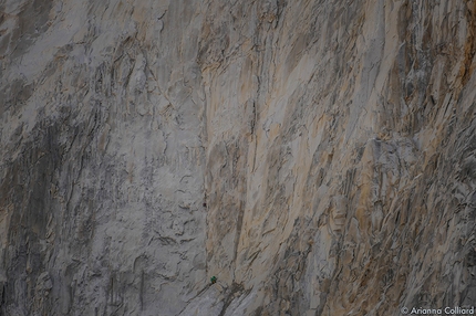 Bhagirathi IV - parete Ovest - spedizione Ragni di Lecco - Matteo Della Bordella, Luca Schiera e Matteo De Zaiacomo (Giga) in parete, all'attacco della via sulla Ovest del Bhagirathi IV