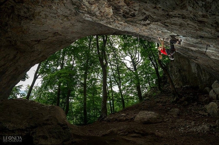 Janja Garnbret - 16-year-old Slovenian sports climber Janja Garnbret redpointing her first 8c+, Miza za šest at Kotecnik.