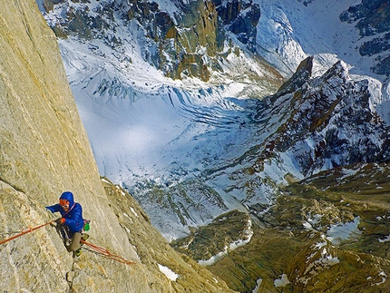 Tangra Tower Cory Hall Memorial expedition - Tangra Tower (5,620m) Karakoram, James Monypenny & Max Fisher: Day 3 on the wall