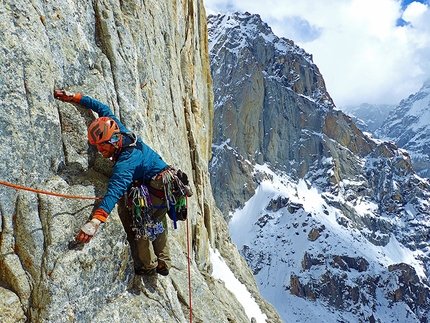 Tangra Tower Cory Hall Memorial expedition - Tangra Tower (5,620m) Karakoram, James Monypenny & Max Fisher: Max leads the first pitch on the headwall