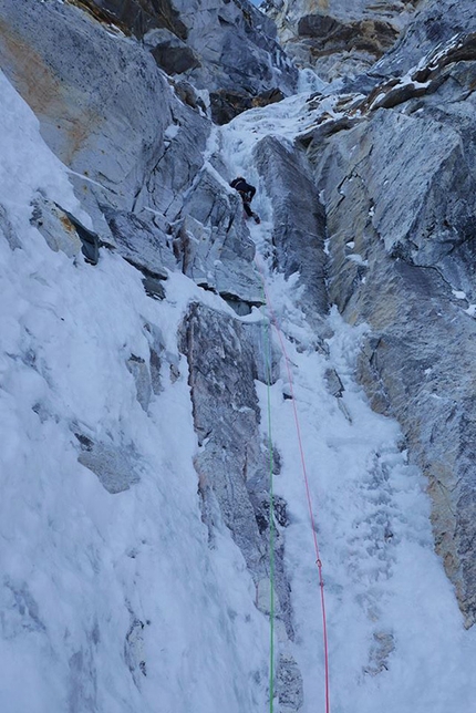 Dazampa Tse, Nepal - Dazampa Tse  (6293m) Nepal: À la verticale de la peine (17/10/2015 & 18/10/2015 Mathieu Détrie, Julien Dusserre, Pierre Labbre, Mathieu Maynadier.