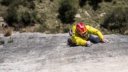 Monte Cimo, Nicola Tondini - Nicola Tondini sul quinto tiro (8a) di Destini Incrociati, la via a Castel Presina, Monte Cimo aperta insieme a Nicola Sartori.