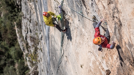 Monte Cimo, Nicola Tondini - Nicola Sartori sul sesto tiro (7b) di Destini Incrociati, la via a Castel Presina, Monte Cimo aperta insieme a Nicola Tondini.