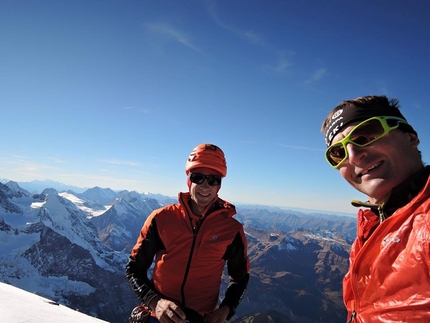 Eiger, Ueli Steck, Kilian Jornet Burgada - Kilian Jornet Burgada e Ueli Steck in cima all' Eiger dopo aver salito la via Heckmair del 1938