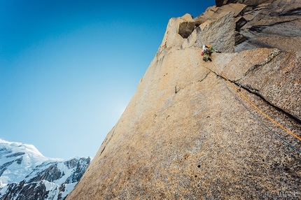 Federica Mingolla, Digital Crack, Mont Blanc - Federica Mingolla climbing the 7c pitch of Empire State Building, Clocher du Tacul, Mont Blanc