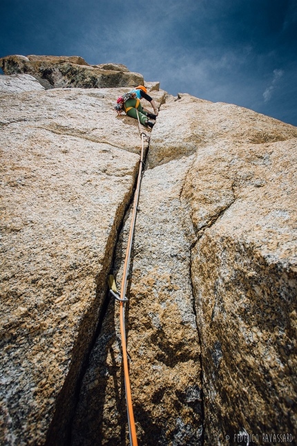 Federica Mingolla, Digital Crack, Mont Blanc - Federica Mingolla climbing the cracks on the Direttissima on Trident du Tacul, Mont Blanc