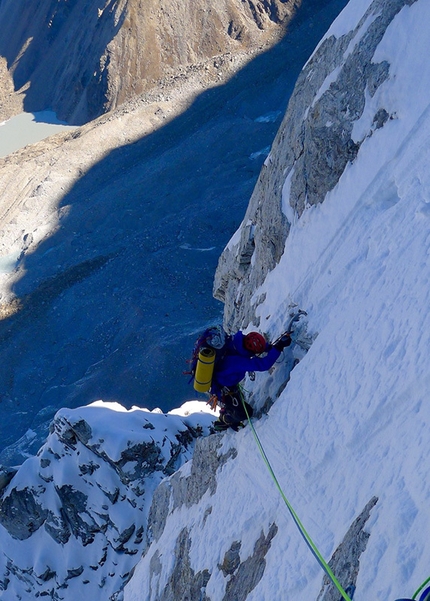 Gave Ding, Nepal, Mick Fowler, Paul Ramsden - Mick Fowler e Paul Ramsden durante la prima salita di Gave Ding, 6571m in Nepal (ED+ 1600m, 7 giorni)