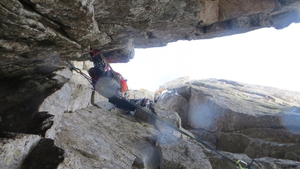 Monte Nero, Cima Bifora, Presanella - Sul settimo tiro durante la prima salita di La farfalla Nera (WI4 M6, 430m Giovanni Ghezzi, Fernando Fusari, Giancarlo Bellotti 31/10/2015 - 01/11/2015)