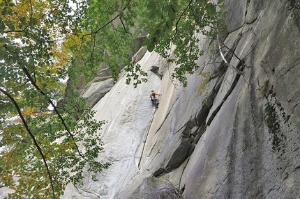 Cadarese trad crack climbing - Cadarese trad climbing: Lo Sceriffo di Cadda