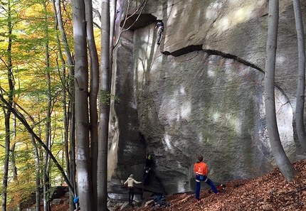 Cadarese trad crack climbing - Cadarese trad climbing: Larco (right) and La freccia (left)