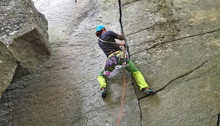 Cadarese trad crack climbing - Cadarese trad climbing: the start of Mission Gin Lemon