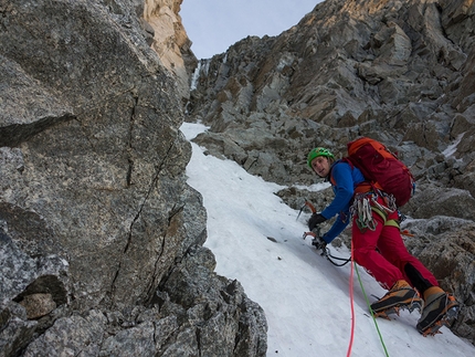 Grandes Jorasses: Yann Borgnet sale l' Hypercouloir e scende in parapendio