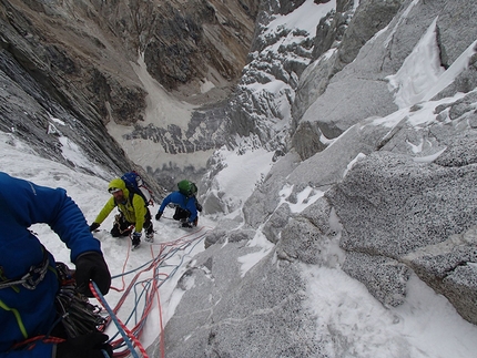 Lachit valley, Tagas, Karakorum, Pakistan, Tomasz Klimczak, Maciej Bedrejczuk, Marcin Wernik, Maciej Janczar - Lachit valley, Tagas, Karakorum: Polish Couloir - vista dall'alto