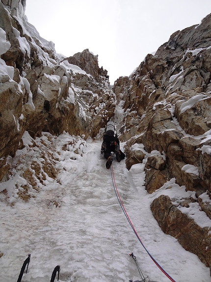 Lachit valley, Tagas mountains, Karakorum, Pakistan, Tomasz Klimczak, Maciej Bedrejczuk, Marcin Wernik, Maciej Janczar - Lachit valley, Tagas mountains, Karakorum, Pakistan: Polish Couloir - Maciek starting pitch with crux at the top