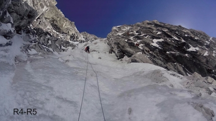 Talung Pilastro Nord Ovest salito da Nikita Balabanov e Mikhail Fomin in Nepal