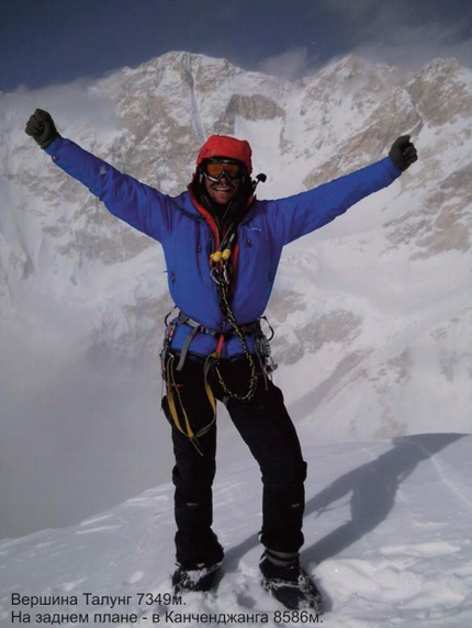 Talung, Himalaya, Nepal, Nikita Balabanov, Mikhail Fomin - Gli alpinisti Nikita Balabanov e Mikhail Fomin durante la prima salita del pilastro NO di Talung (7349m), Himalaya, Nepal, salito dal 18 - 25 ottobre 2015