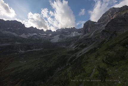 Zamba, Val D'Ambiez, Dolomiti di Brenta - Durante l'apertura di Zamba (370m, 7a max, 6b/c obblig, Gianluca Beliamoli, Andrea Simonini), Val D'Ambiez, Dolomiti di Brenta