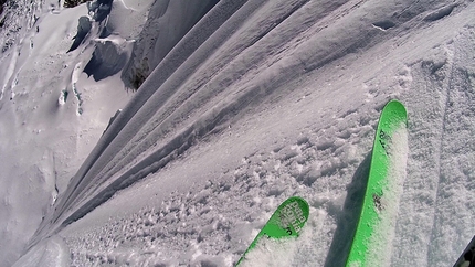 Enrico Mosetti, Peru, Artesonraju, Tocllaraju - Enrico Mosetti scendendo la parete ovest del Tocllaraju (6034m).