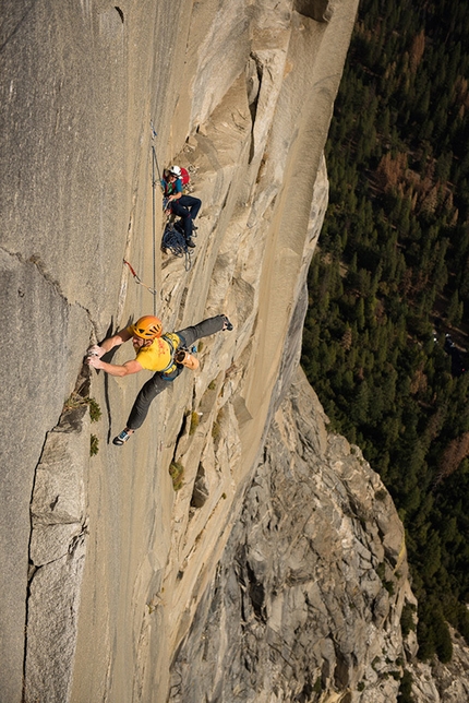 Yosemite, Secret Passage, Pete Whittaker, Dan McManus - Dan McManus sul tiro The Wild Ride Traverse della via The Secret Passage (5.13c, Nicolas Favresse, Sean Villanueva 2008), El Capitan, Yosemite