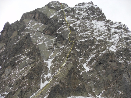 Sogni di gloria, Punta  Angelo, Adamello - Presanella - Il tracciato di Sogni di gloria (360m, M4, Maurizio Piller Hoffer, Francesco Groppelli 29/11/2015) Punta  Angelo, Adamello - Presanella