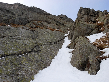 Sogni di gloria, Punta  Angelo, Adamello - Presanella - L1 durante la prima salita di Sogni di gloria (360m, M4, Maurizio Piller Hoffer, Francesco Groppelli 29/11/2015) Punta  Angelo, Adamello - Presanella