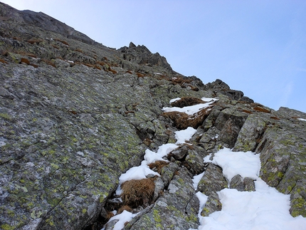 Sogni di gloria, Punta  Angelo, Adamello - Presanella - L2 durante la prima salita di Sogni di gloria (360m, M4, Maurizio Piller Hoffer, Francesco Groppelli 29/11/2015) Punta  Angelo, Adamello - Presanella