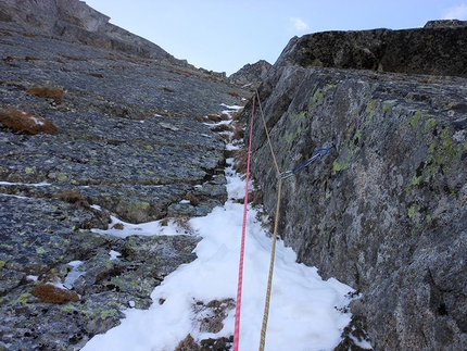 Sogni di gloria, Punta  Angelo, Adamello - Presanella - Durante la prima salita di Sogni di gloria (360m, M4, Maurizio Piller Hoffer, Francesco Groppelli 29/11/2015) Punta  Angelo, Adamello - Presanella