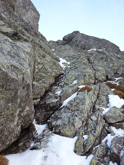 Sogni di gloria, Punta  Angelo, Adamello - Presanella - The view upwards from the fifth belay during the first ascent of Sogni di gloria (360m, M4, Maurizio Piller Hoffer, Francesco Groppelli 29/11/2015) Punta  Angelo, Adamello - Presanella