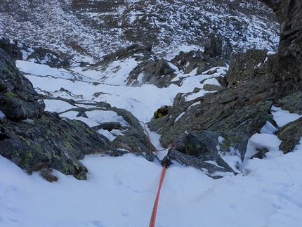 Sogni di gloria, Punta  Angelo, Adamello - Presanella - L6 durante la prima salita di Sogni di gloria (360m, M4, Maurizio Piller Hoffer, Francesco Groppelli 29/11/2015) Punta  Angelo, Adamello - Presanella