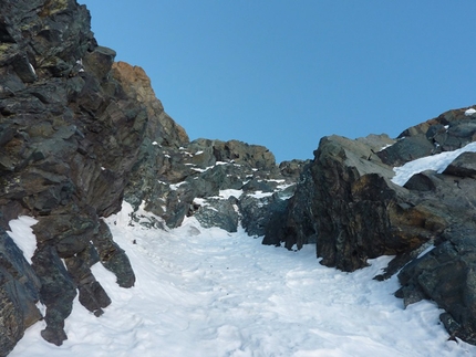 How I enjoy these things: alpinism that borders between reason and passion - Ivo Ferrari climbing the route Antonello Cardinale, Monte Disgrazia