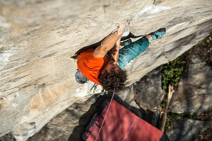 Jacopo Larcher, Lapoterapia, Osso - Jacopo Larcher making the first trad ascent of Lapoterapia, Osso (VB)