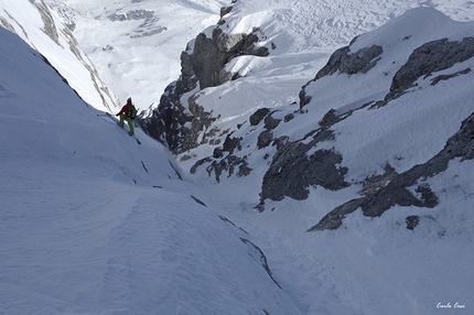 Antelao, Dolomiti, Canalone Oppel, Carlo Cosi, Giovanni Zaccaria - Carlo Cosi aggirando le strettoie all'inizio dell'Oppel