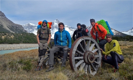 Cerro San Lorenzo, Patagonia, Dejan Koren, Boštjan Mikuž, Rok Kurinčič, Domen Petrovčič, Domen Kastelic - Cerro San Lorenzo, Patagonia: Dejan Koren, Boštjan Mikuz, Rok Kurinčič, Domen Petrovcic e Domen Kastelic