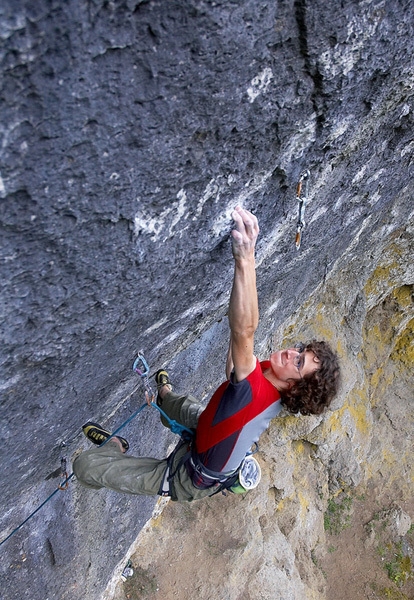 Adam Ondra - Adam Ondra repeating Corona UIAA11+, 9a+, Frankenjura, Germany