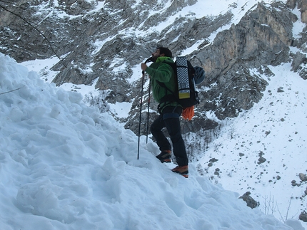 Gran Sasso: concatenamento Tre Spalle Corno Piccolo - Resti di valanga in Val Maone