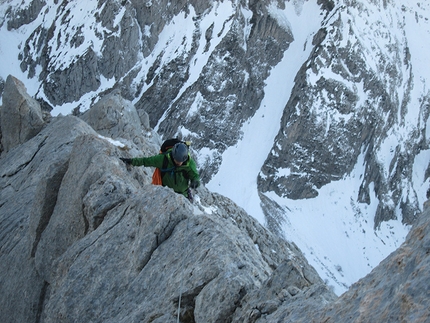 Gran Sasso: concatenamento Tre Spalle Corno Piccolo - Misto nel canale Bonacossa