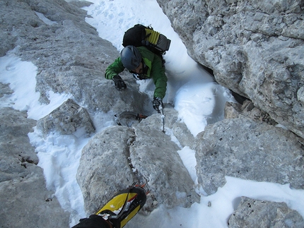 Gran Sasso: concatenamento Tre Spalle Corno Piccolo - Misto nel canale Bonacossa