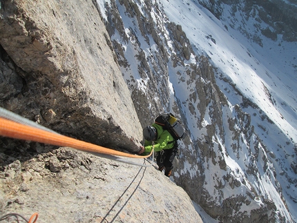 Gran Sasso: concatenamento Tre Spalle Corno Piccolo - Sulla roccia della prima spalla