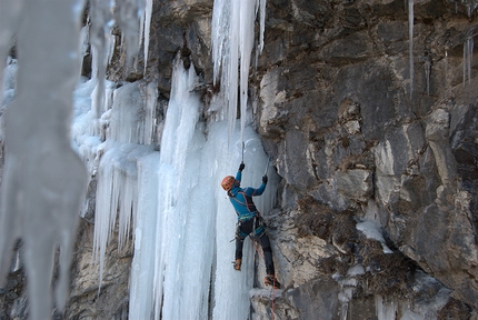 Chloë, Grauson, Cogne - Ezio Marlier making the first ascent of the icefall Chloë, vallone del Grauson, Cogne, Valle d'Aosta, Italy