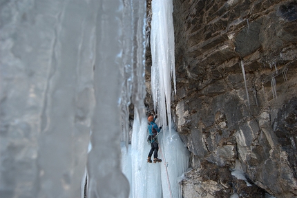 Chloë, Grauson, Cogne - Ezio Marlier in apertura della cascata di ghiaccio Chloë, vallone del Grauson, Cogne, Valle d'Aosta