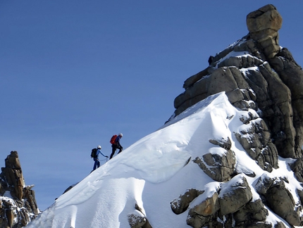 Studi CAI: le soste e la progressione in conserva corta in montagna